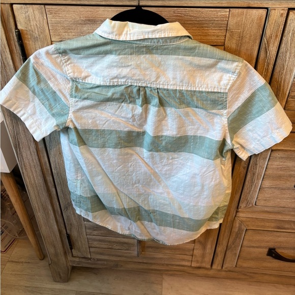 Cat & Jack Green Short Sleeve Button Down Shirt Stripped Size S - Picture 3 of 3
